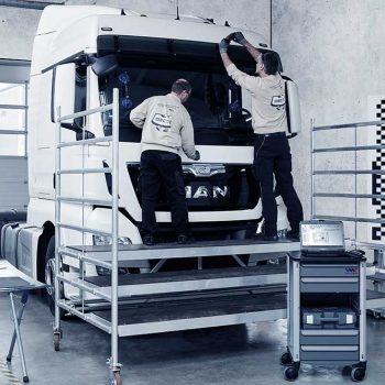 Scheibentausch an einem LKW